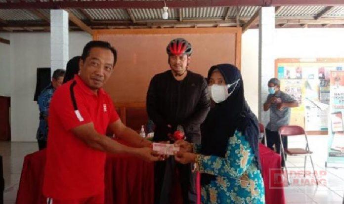 Mulyadi Laksanakan Pembinaan dan Penyerahan Insentif RTRW Desa Pijiharjo