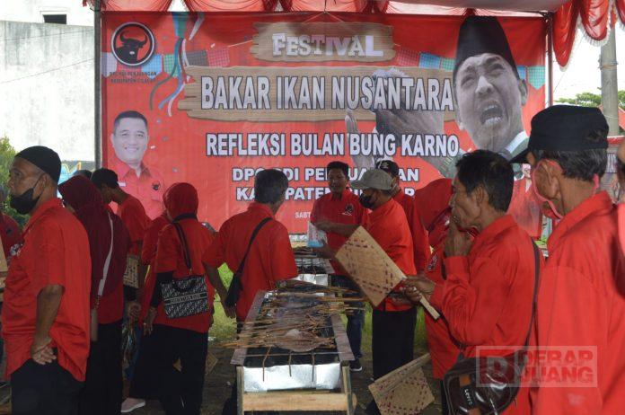 Refleksi Bulan Bung Karno, PDI Perjuangan Cilacap Bakar Ratusan Ikan