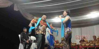 Ridwan Menari Bersama Rakyat dalam Acara Sedekah Bumi