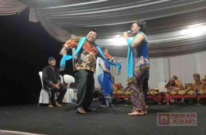 Ridwan Menari Bersama Rakyat dalam Acara Sedekah Bumi