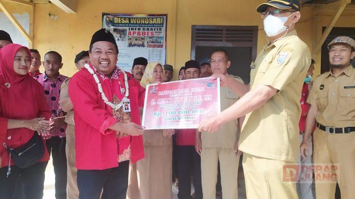 Ridwan Salurkan Bantuan untuk Pembangunan Talud Hingga Lembaga Pendidikan