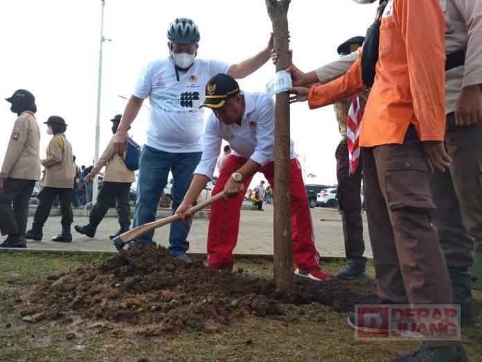 Sadewo Ikuti Tanam Pohon dan Gowes Bareng di Purwokerto