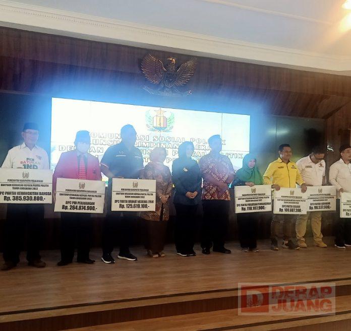 Terima Banpol, DPC PDI Perjuangan Pekalongan Akan Gunakan dengan Sebaik-baiknya