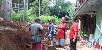 Turun Lapangan, Sarmin Pantau Pembangunan Jalan di Kauman Kidul