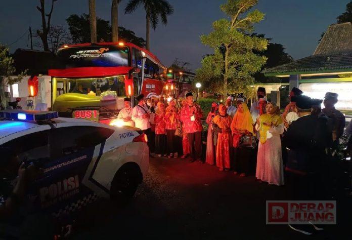 Wabup Etik Lepas Keberangkatan Calon Jamaah Haji Kabupaten Blora