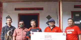 Taufiq Rizal Serahkan Bantuan BSPS, Chaeroni: Saya Bersyukur Sekali Mendapat Bantuan Ini