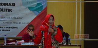 Kadarwati Berikan Wawasan Politik Bagi Perempuan