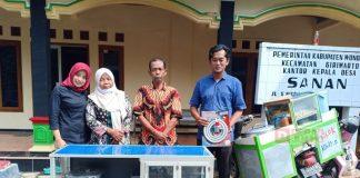 Bangkitkan UMKM, Any Berikan Gerobak dan Modal Usaha