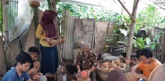 Endrianingsih Tinjau Produksi Kerajinan Serabut Kelapa