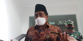 Zaenal Arifin Serahkan Bantuan Dana Hibah Kepada Ponpes Roudhotul Hikmah