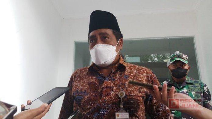 Zaenal Arifin Serahkan Bantuan Dana Hibah Kepada Ponpes Roudhotul Hikmah
