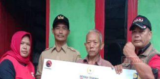 Kader PDI Perjuangan Lebakbarang Serahkan Bantuan BSPS