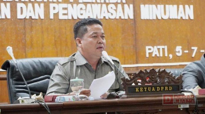 Ali Badrudin Pimpin Rapat Paripurna Bahas Dua Agenda Penting (2)