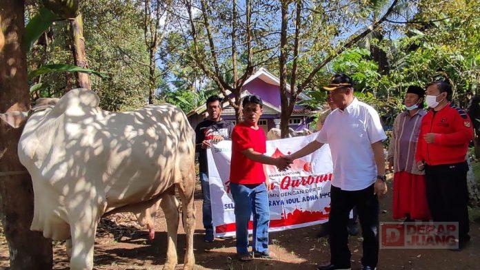 Anang Agus Kostrad Serah Bantuan Hewan Kurban dari Mbak Casytha