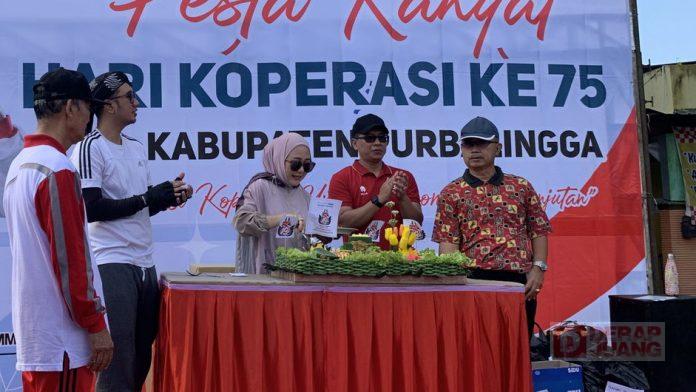 Bersama Bambang Irawan, Bupati Tiwi Hadiri Puncak Hari Koperasi Pesta Rakyat(2)