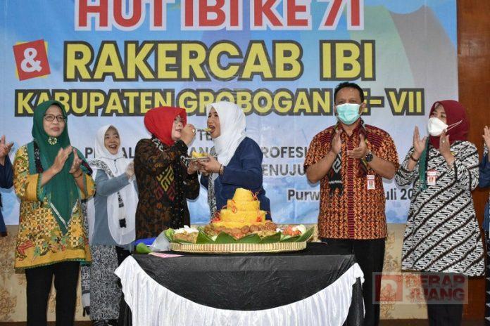 Buka Rakercab IBI, Sri Sumarni Ingatkan Tantangan Bidan Semakin Berat