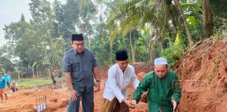 Edi Letakkan Batu Pertama Pembangunan Yayasan Yatama Desa Suwawal