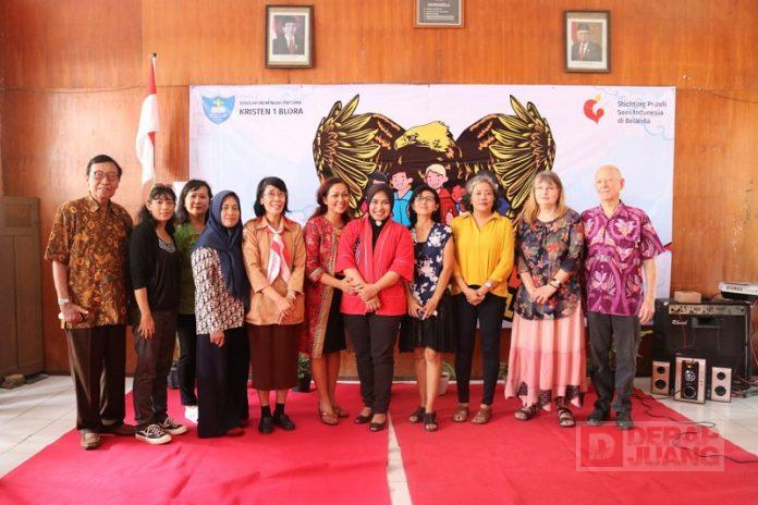 Hari Anak Nasional, Mbak Etik Terjun Beri Motivasi di SMP Kristen 1 Blora