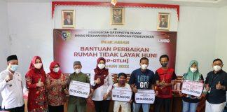 Mbak Eisti: 39 Butir Kebaikan Kita Serahkan Masyarakat Kecamatan Demak