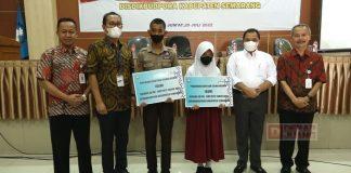 Ngesti Nugraha Serahkan Bantuan Kepada Siswa Kurang Mampu