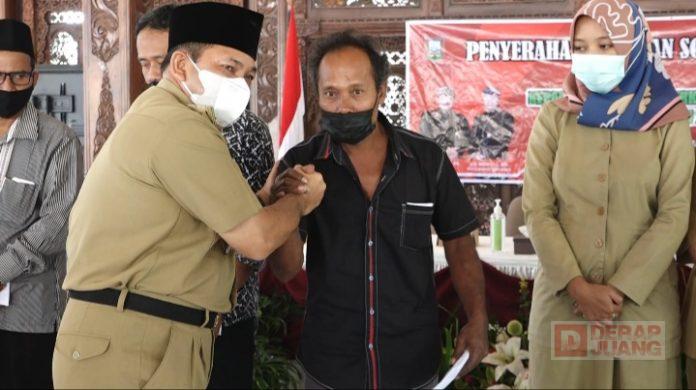 Ngesti Nugraha Serahkan Bantuan Sosial Kepada 24 Korban Bencana