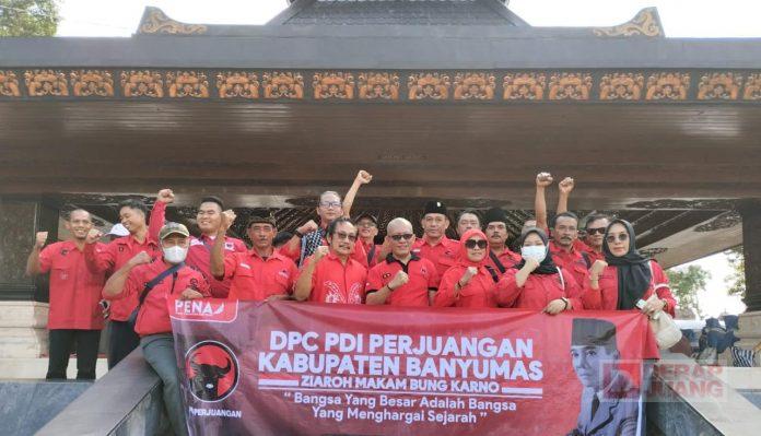 PDI PERJUANGAN BANYUMAS ZIARAH MAKAM BUNG KARNO