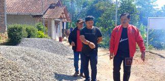 Pengaspalan Jalan di Desa Tunggara Bentuk Kepedulian Sri Ruwiyati