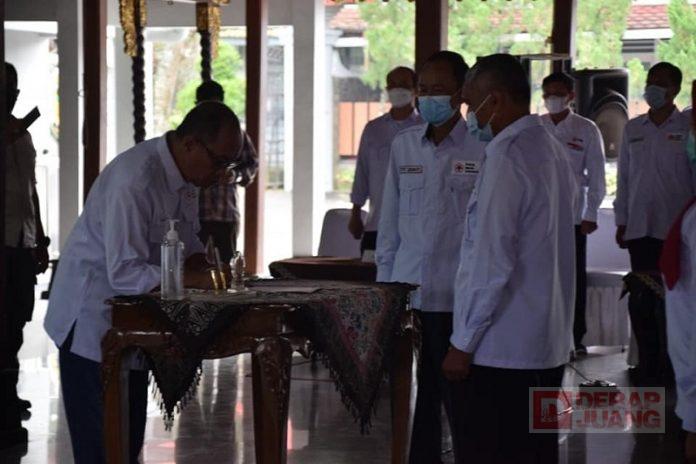 Sadewo Lantik Pengurus PMI Kecamatan