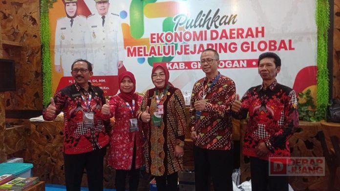Sri Sumarni Pentingnya Pengenalan Produk Unggulan Daerah