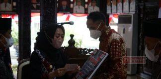 Terima BSPS, Warga Sirau Sampaikan Terimakasih Kepada Bupati Tiwi