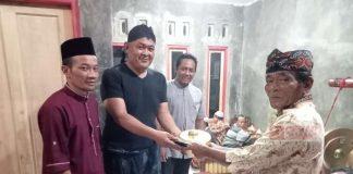 Wachyu Hidayat Serahkan Gamelan Kepada Kelompok Kesenian Kuda Lumping Sida Mukti Kencana