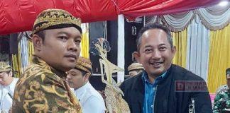Nonton Wayang Kulit, Rober Ajak Warga Jaga Warisan Budaya