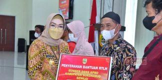 Bupati Etik Serahkan Bantuan RTLH untuk 146 KPM