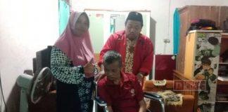 Salurkan Kursi Roda, Kepedulian Ridwan pada Warga Disabilitas