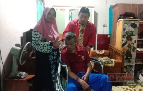 Salurkan Kursi Roda, Kepedulian Ridwan pada Warga Disabilitas