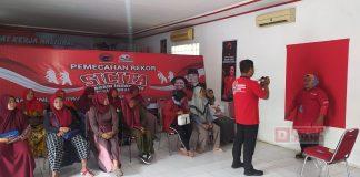 Wati Ajak Warga Desa Kebaturan Bawang Rekam KTA Partai