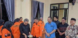 Dolfie Serahkan Bantuan Ambulance di Jumantono