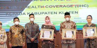 Sri Mulyani Terima Piagam UHC dari BPJS Kesehatan