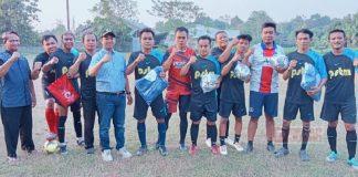 Aa Ipunk Berikan Bantuan Kacamata dan Peralatan Olahraga