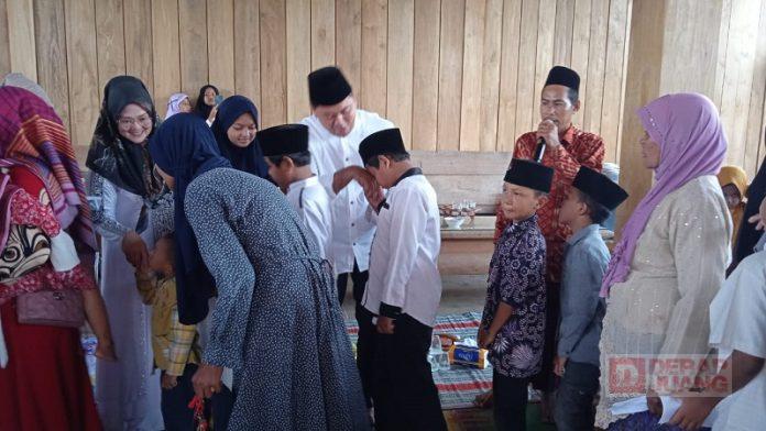 Ali Badrudin Bagikan Santunan Anak Yatim Piatu di Pati