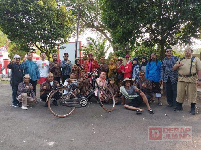 Andang Gelar Upacara Bersama Komunitas Sepeda Tua