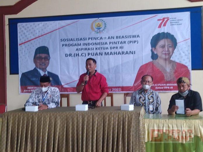 Bagikan PIP Mbak Puan, Agus Siswanto Harap Siswa Giat Belajar