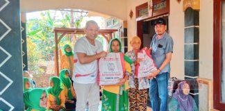 Bersama Pengurus Ranting, Junarso Salurkan Bantuan Sosial di Dua Desa