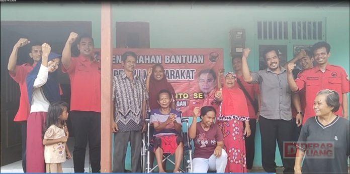 Bogi Berikan Bantuan Kursi Roda Kepada Warga Desa Sidamulih