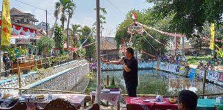 Bung Dance Buka Lomba Panjat Pinang di Kali Benoyo