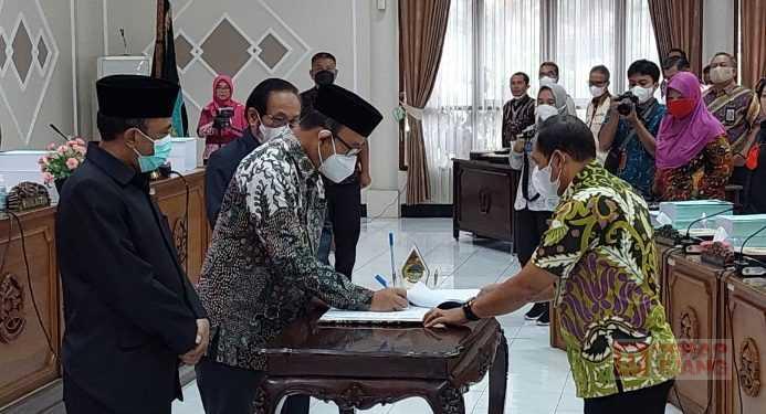 Bupati Husein Tiga Raperda Disetujui DPRD dan Bupati Jadi Perda