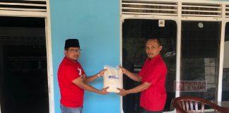 Endro Dwi Cahyono Serahkan Bantuan Beras Bagi Kader Partai Gembong Pati