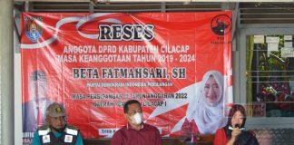 Gelar Reses di Tritih Kulon, Beta Bagikan Doorprize