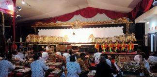 Hadiri Pegelaran Wayang Kulit, Wawan Beri Apresiasi SSS