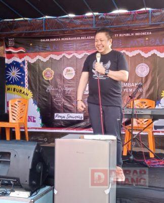 Lepas Peserta Gerak Jalan Santai di Gendongan, Bung Dance: Semoga Bisa Meningkatkan Kekompakkan Warga